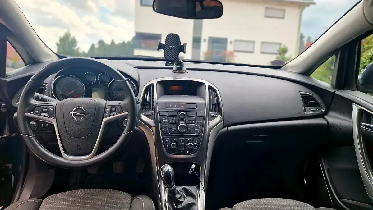 Gebraucht Opel Astra 115 PS (84 kW) 2010 Blau Kombi