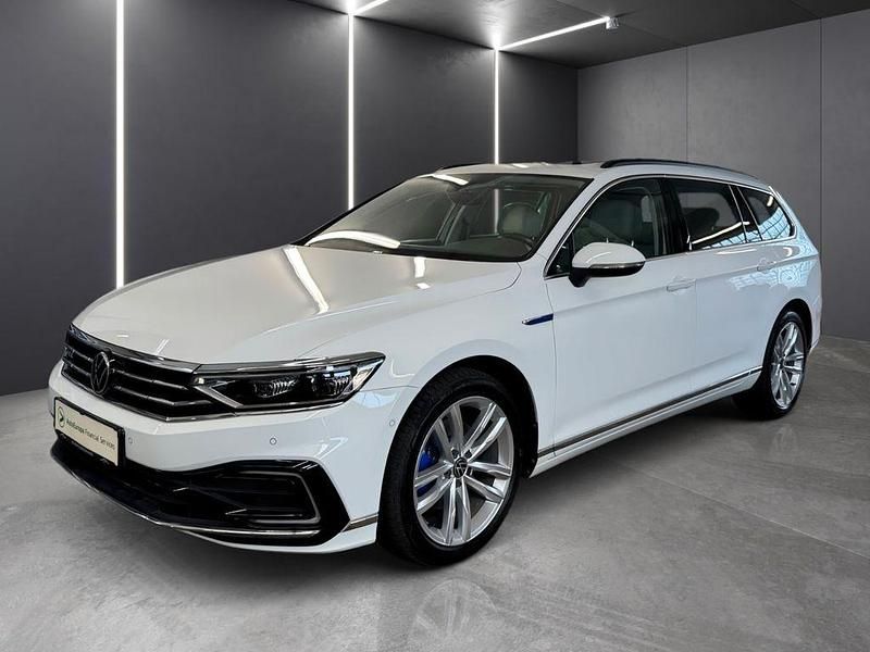 Weiß Gebraucht 2021 VW Passat GTE Kombi | 25.790 € (Fairer Preis) - Bild 1/4