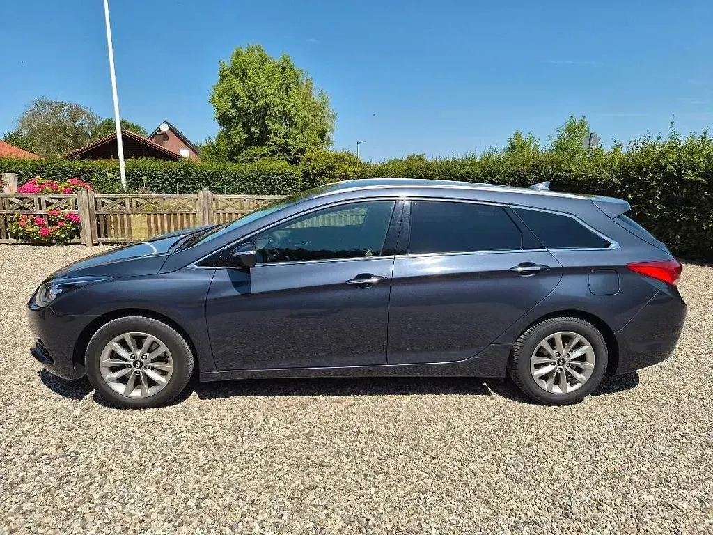 Gebraucht Hyundai i40 Trend 135 PS (99 kW) 2017 Blau Limousine