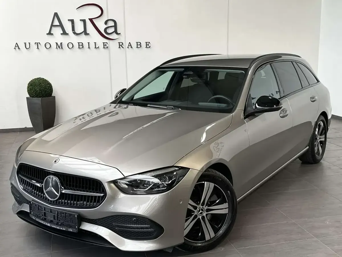 Gebraucht Mercedes C200 Avantgarde 163 PS (119 kW) 2023 Mojavesilber Kombi