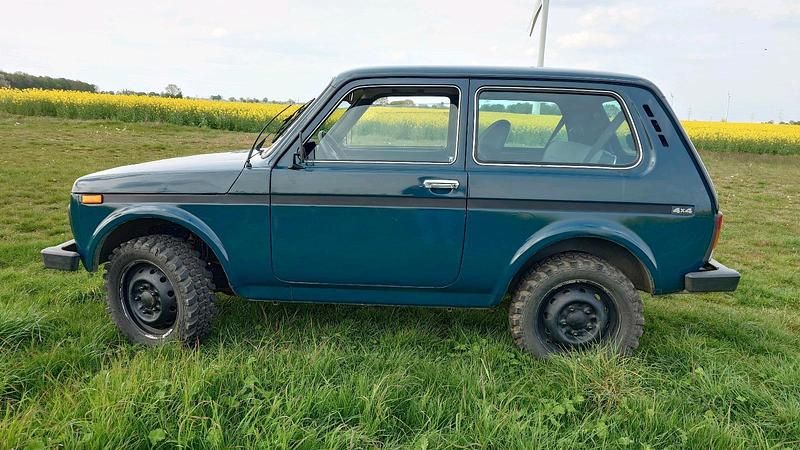 Second-hand Lada niva 85 CP (62 kW) 2006 Verde SUV