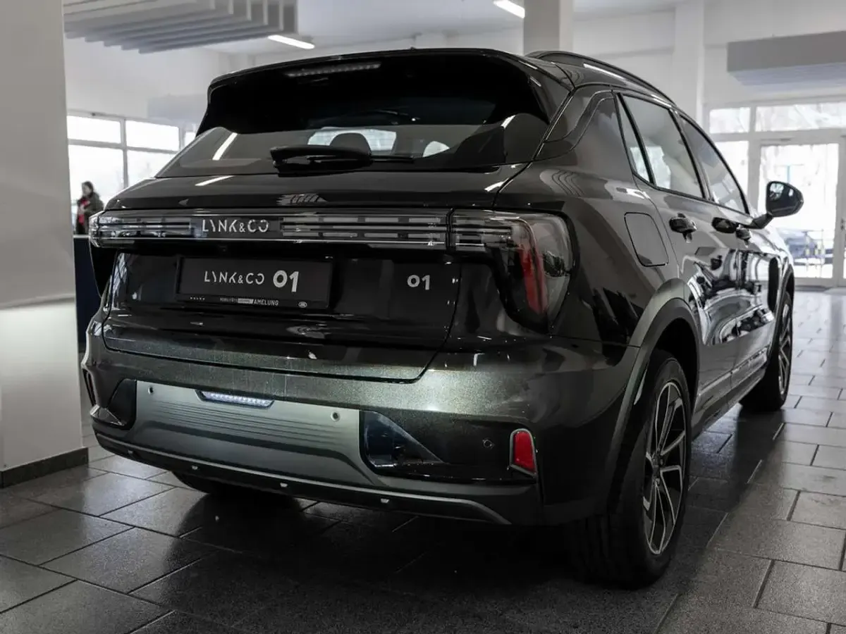 Nouă Lynk & Co 01 280 CP (205 kW) 2026 Negru SUV
