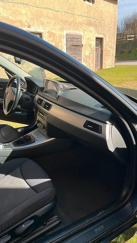 Gebraucht BMW 320 150 PS (110 kW) 2005 Schwarz Limousine