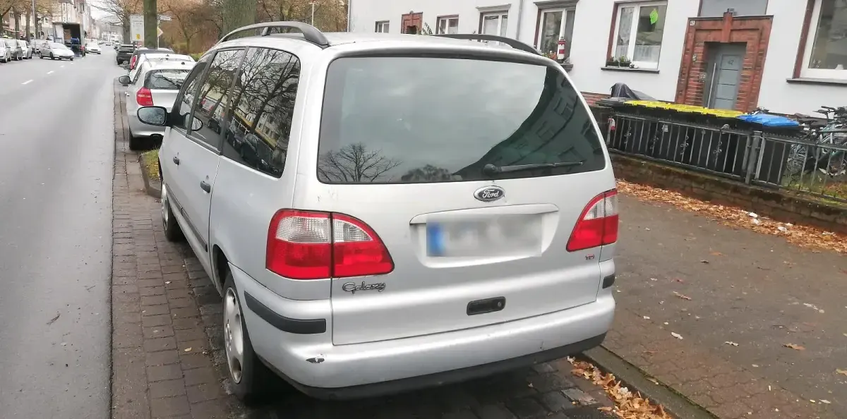 Gebraucht Ford Galaxy 116 PS (85 kW) 2002 Silber Van / Kleinbus