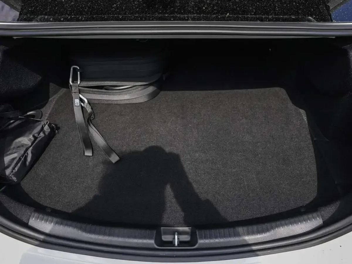 Gebraucht Mercedes C300e Avantgarde 313 PS (230 kW) 2024 Weiß Limousine