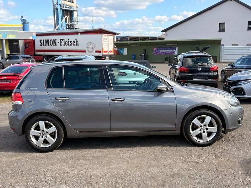 Gebraucht VW Golf VI Team 105 PS (77 kW) 2010 Grau Kleinwagen