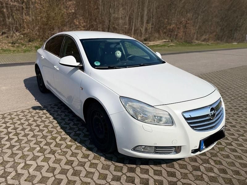 Gebraucht Opel Insignia Edition 131 PS (96 kW) 2013 Weiß Limousine
