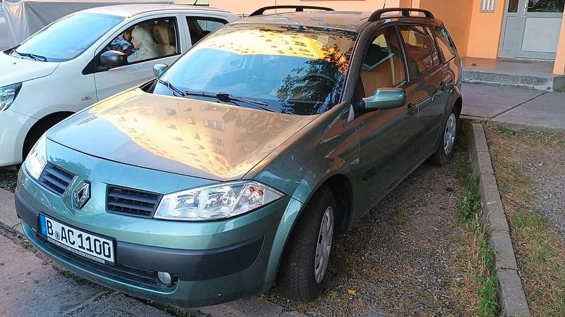Grün Gebraucht 2003 Renault Mégane II Authentique Limousine | 2.900 € (Etwas zu teuer) - Bild 1/4