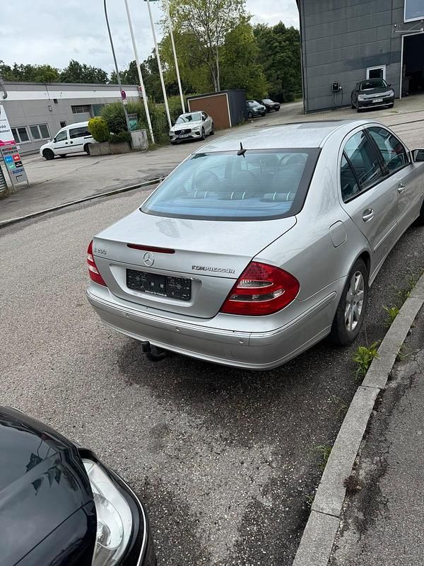 Gebraucht Mercedes E200 2005 Silber Limousine