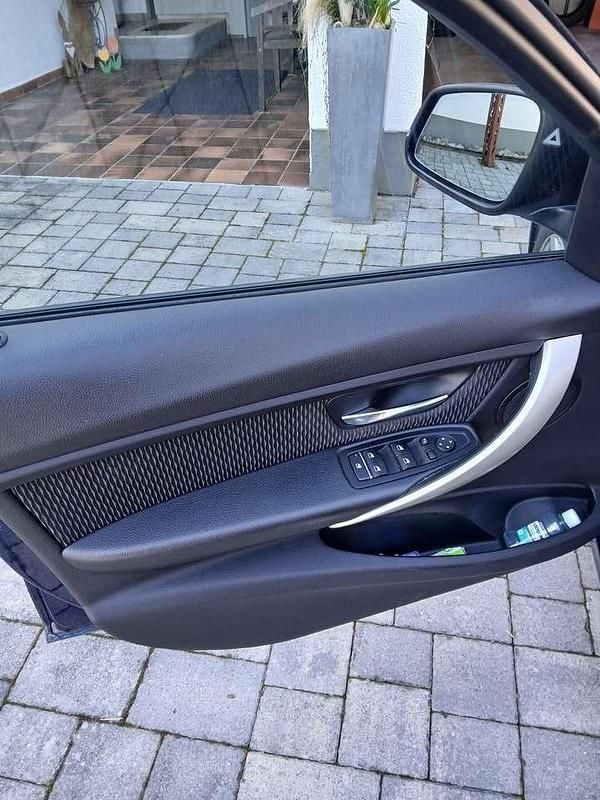 Second-hand BMW 318 150 CP (110 kW) 2019 Albastru Break
