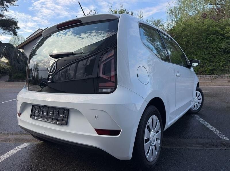 Second-hand VW up! 65 CP (47 kW) 2020 Alb Hatchback
