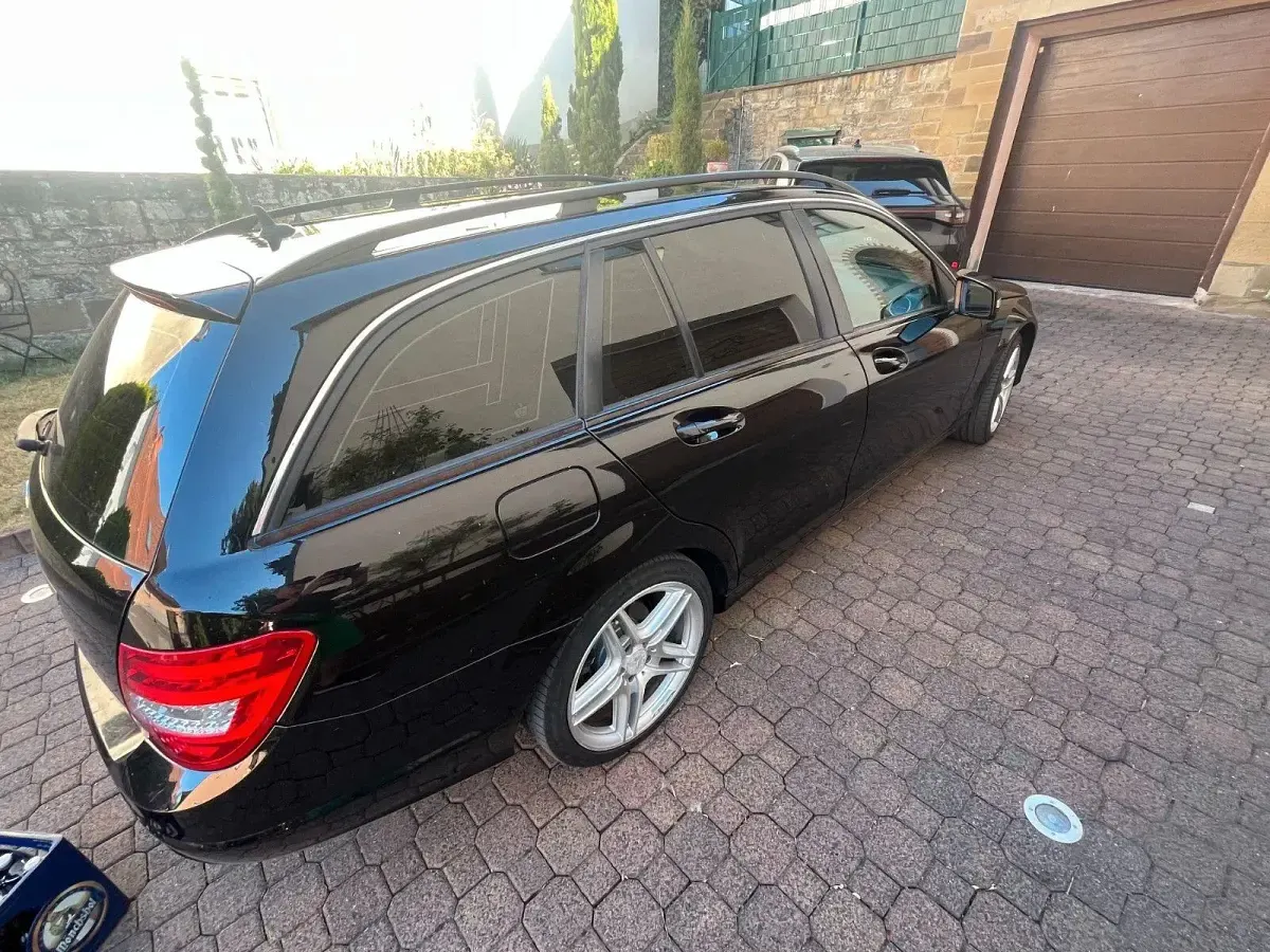 Gebraucht Mercedes C180 156 PS (114 kW) 2013 Schwarz Kombi