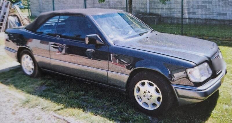 Schwarz Gebraucht 1994 Mercedes E200 Cabrio | 25.900 € - Bild 1/4