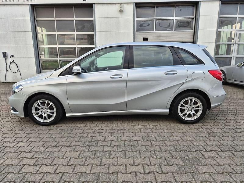 Gebraucht Mercedes B180 122 PS (89 kW) 2013 Silber Van / Kleinbus