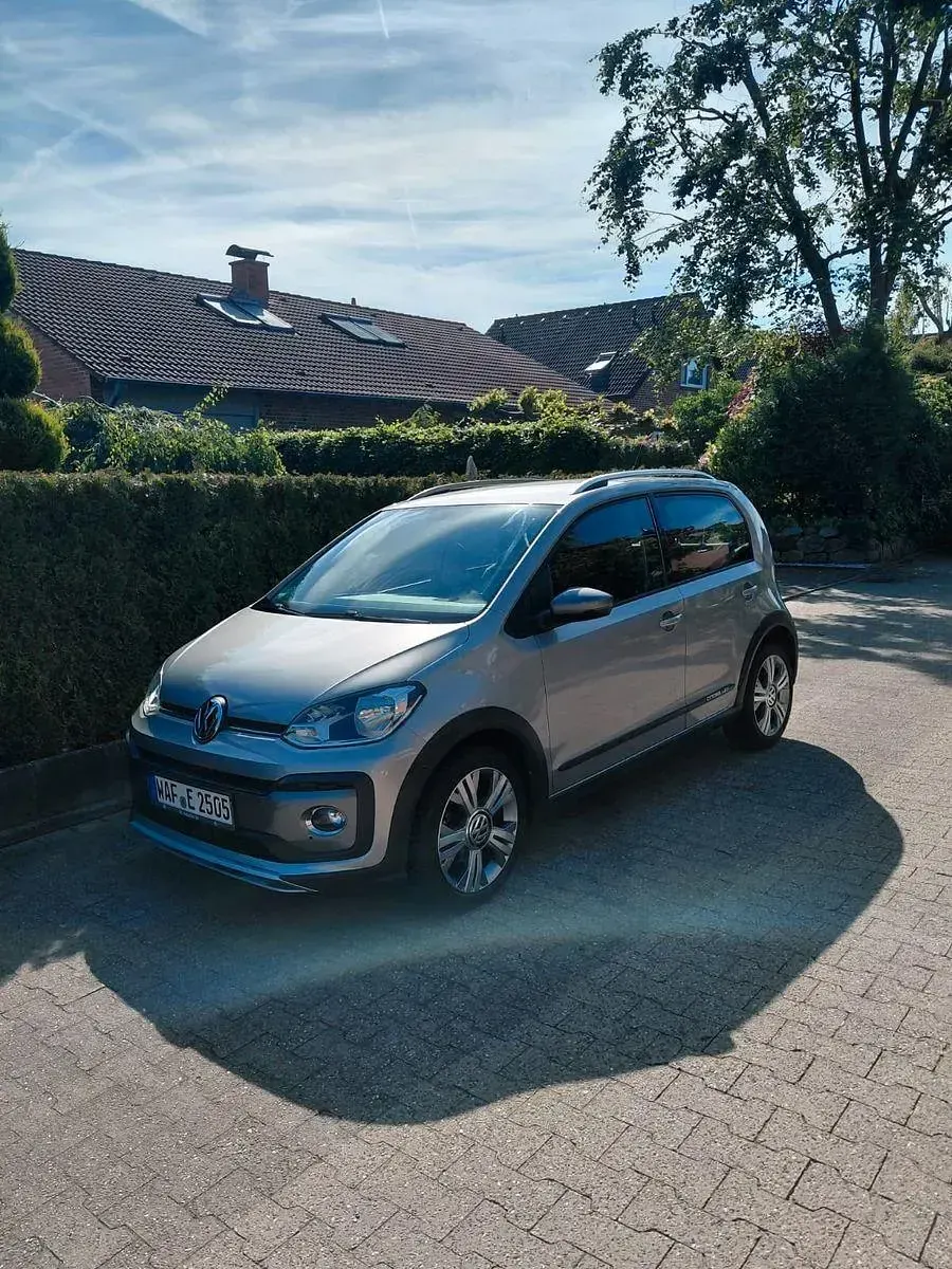Gebraucht VW cross up! 75 PS (55 kW) 2017 Silber Kleinwagen