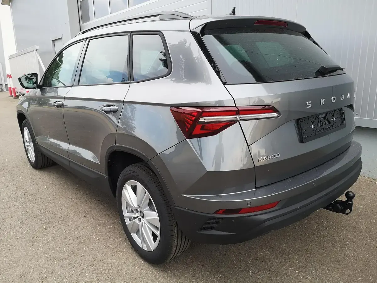Neu Skoda Karoq Selection 150 PS (110 kW) 2026 Graphitegrau metallic SUV
