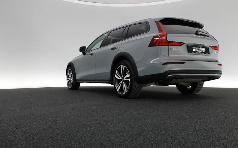Gebraucht Volvo V60 CC Plus 197 PS (144 kW) 2023 Grau Kombi