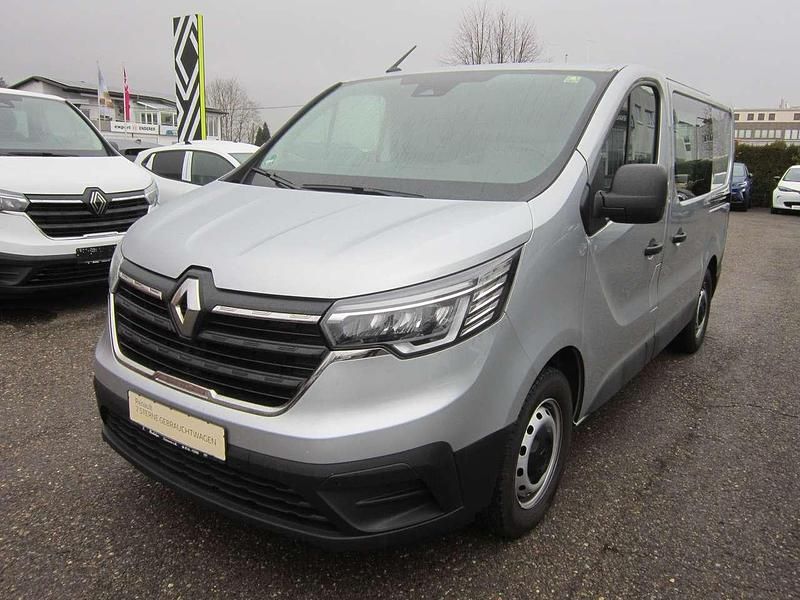 Silber (metallic) Gebraucht 2023 Renault Trafic Komfort Van | 32.490 € (Guter Preis) - Bild 1/4