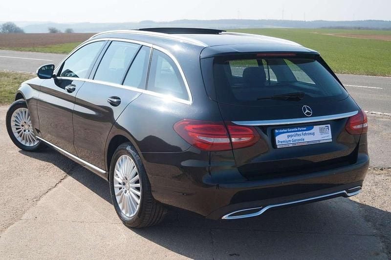 Gebraucht Mercedes C180 156 PS (114 kW) 2015 Obsidianschwarz  metalliclack Kombi