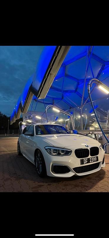 Weiß Gebraucht 2017 BMW M140 M Sport Limousine | 27.500 € (Guter Preis) - Bild 1/4