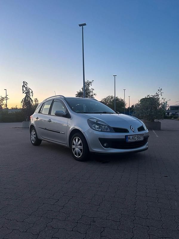 Silber Gebraucht 2009 Renault Clio GrandTour Kombi | 1.900 € - Bild 1/4