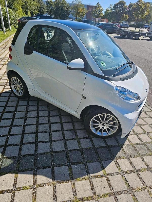 Weiß Gebraucht 2012 Smart ForTwo Coupé Kleinwagen | 4.800 € (Fairer Preis) - Bild 1/4