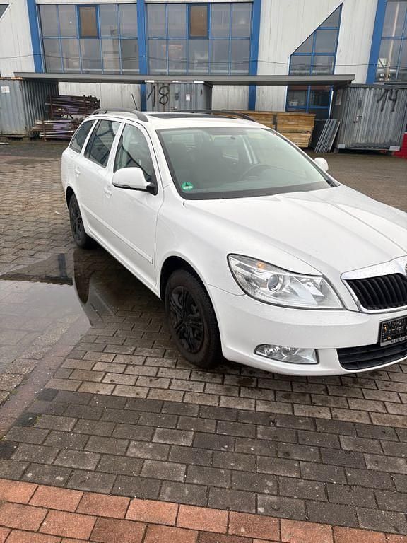 Gebraucht Skoda Octavia 140 PS (102 kW) 2011 Weiß Kombi