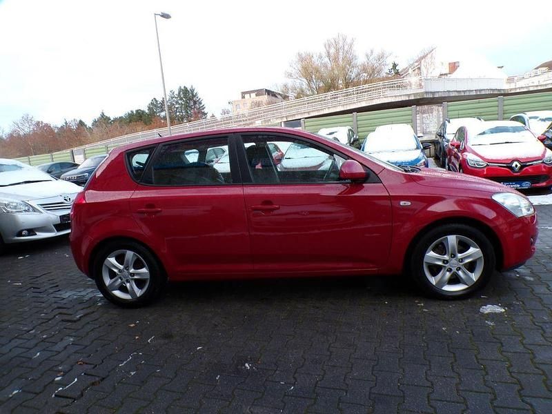 Gebraucht Kia Ceed 143 PS (105 kW) 2009 Rot Kleinwagen