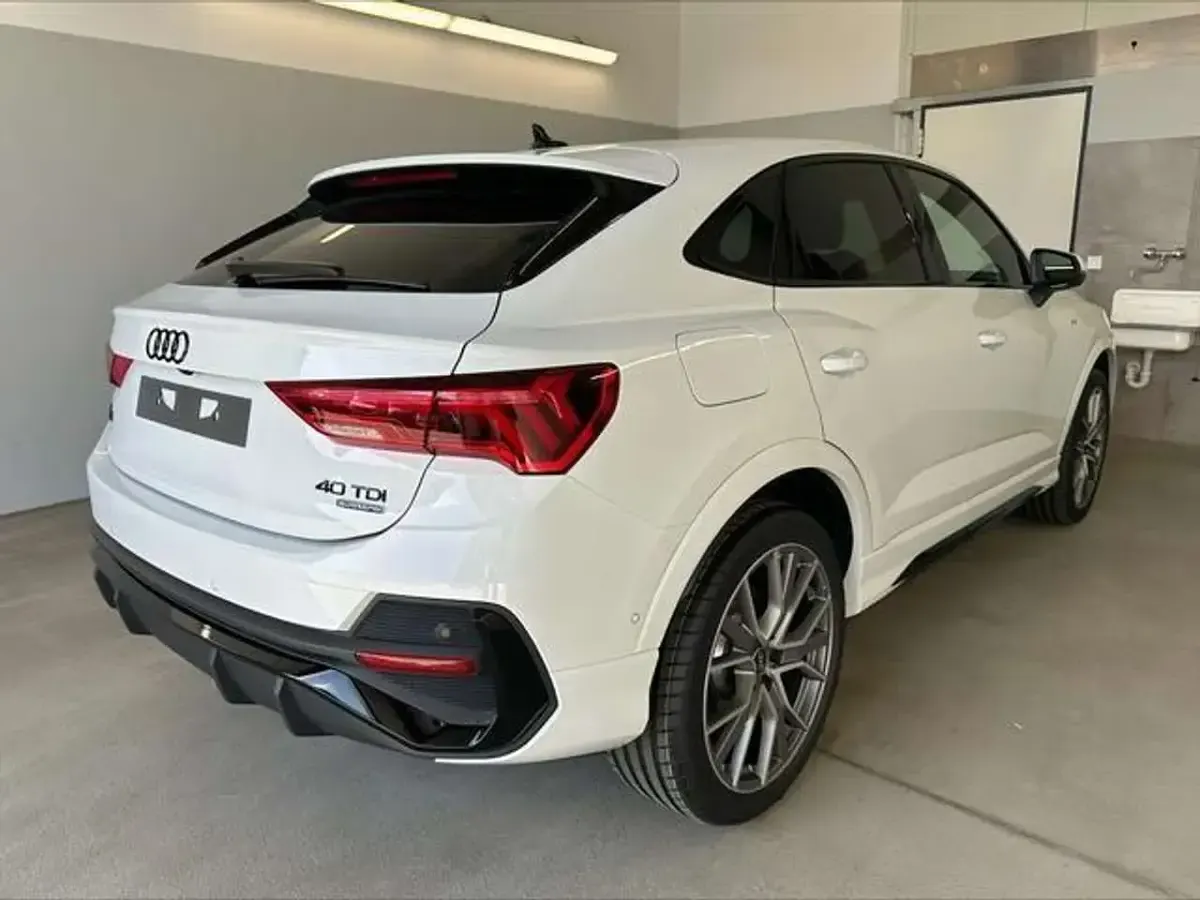 Gebraucht Audi Q3 Sportback S-Line 200 PS (147 kW) 2024 [2y2y] gletscherweiß metallic SUV