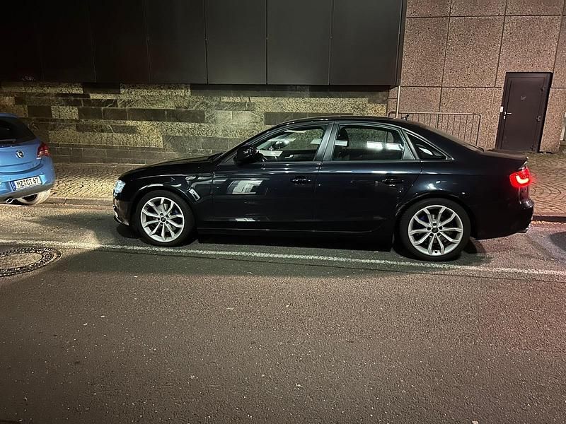 Gebraucht Audi A4 190 PS (139 kW) 2014 Blau Limousine