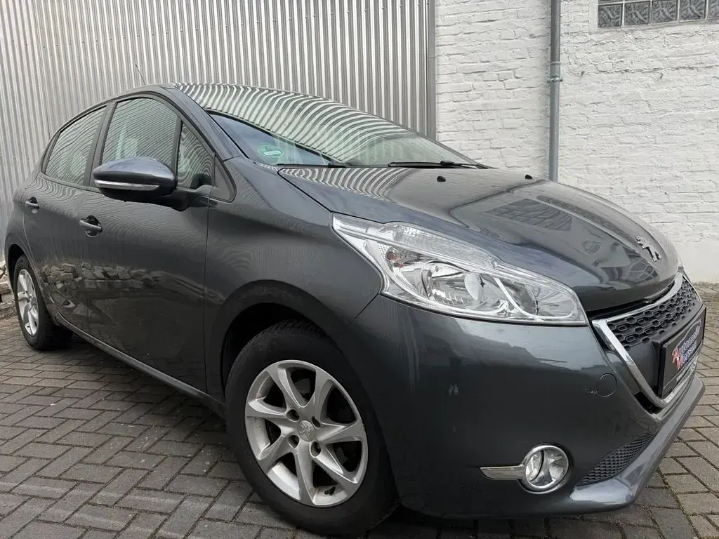 Gebraucht Peugeot 208 Active 68 PS (50 kW) 2012 Grau Kleinwagen