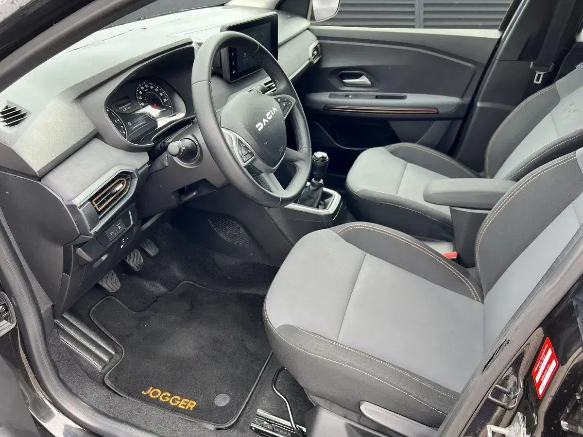 Gebraucht Dacia Jogger Extreme 101 PS (74 kW) 2024 Perlmuttschwarz Van / Kleinbus
