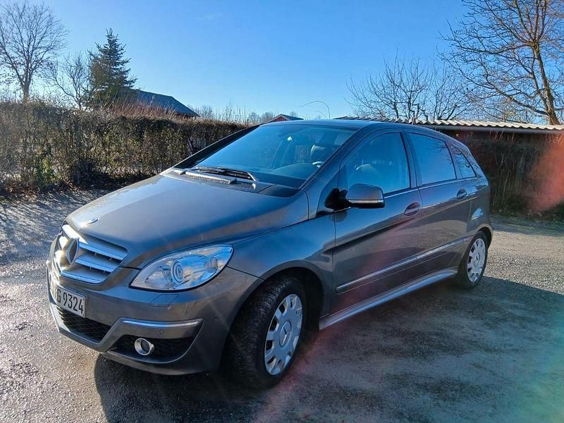 Gebraucht Mercedes B200 136 PS (100 kW) 2008 Silber Van / Kleinbus