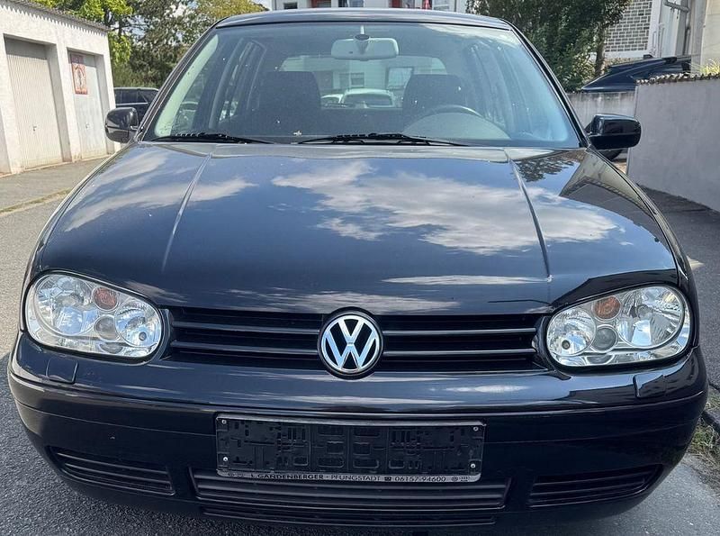 Schwarz Gebraucht 2002 VW Golf IV Highline Limousine | 3.900 € (Etwas zu teuer) - Bild 1/4