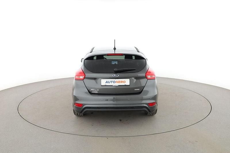 Używany Ford Focus ST-Line 125 KM (91 kW) 2018 Szary Sedan/Limuzyna