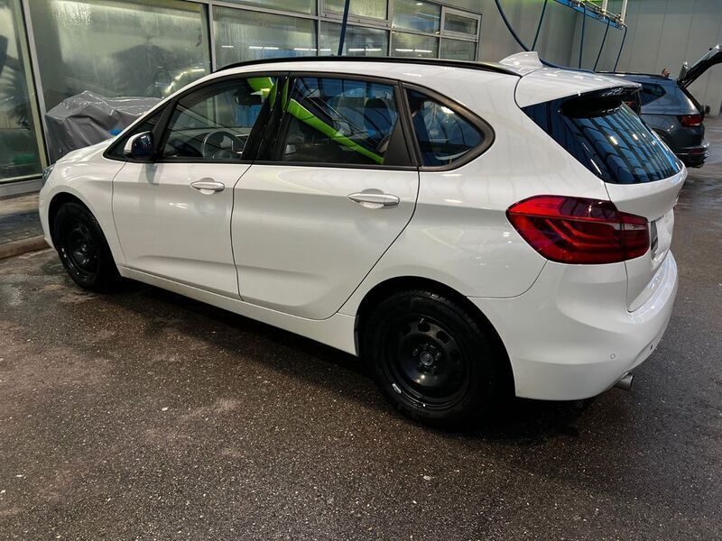 Gebraucht BMW 218 Active Tourer 150 PS (110 kW) 2015 Weiß Van / Kleinbus