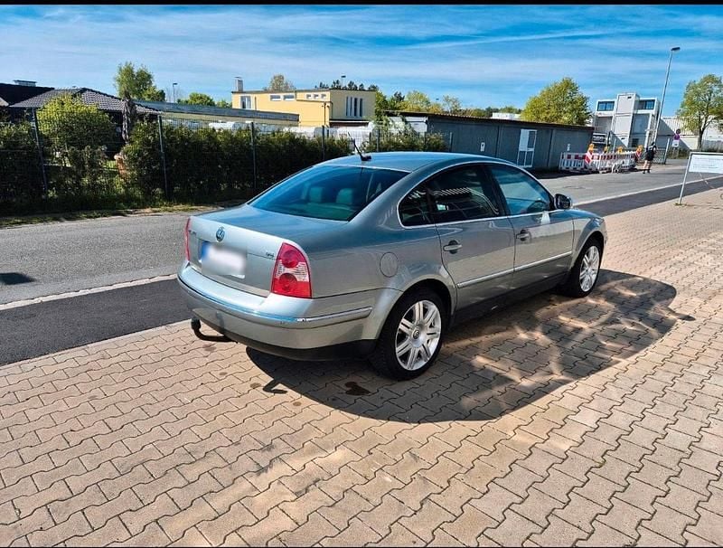 Usata VW Passat 193 CV (141 kW) 2004 Grigio Berlina