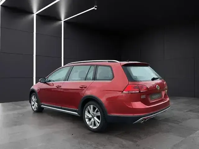 Gebraucht VW Golf Alltrack 184 PS (135 kW) 2016 Sunset red metallic Kombi