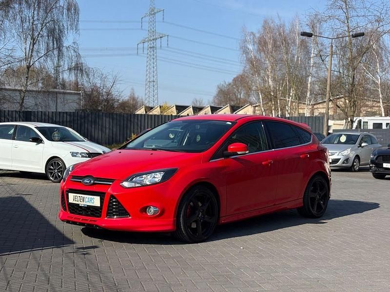 Gebraucht Ford Focus S 150 PS (110 kW) 2013 Rot Limousine