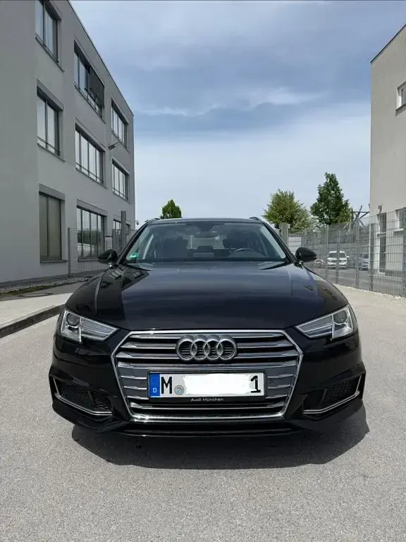Gebraucht Audi A4 Sport 122 PS (89 kW) 2019 Schwarz Kombi