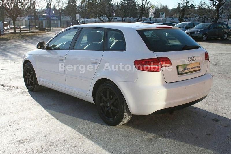 Gebraucht Audi A3 102 PS (75 kW) 2010 Weiß Kleinwagen