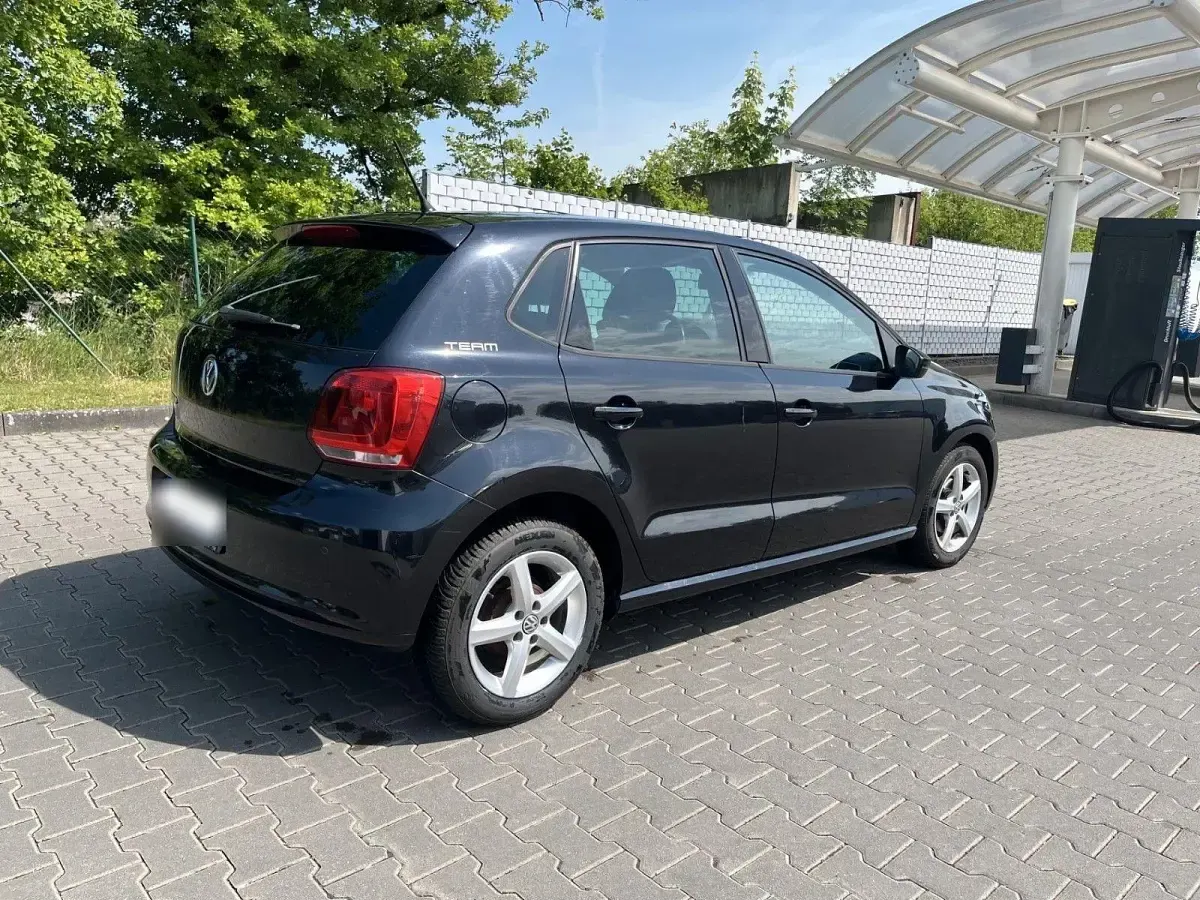 Gebraucht VW Polo Team 69 PS (50 kW) 2010 Schwarz Kleinwagen