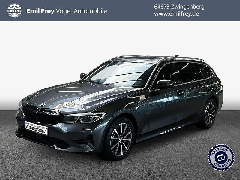 Mineralgrau metallic Gebraucht 2022 BMW 330e Sport Line Kombi | 25.490 € (Superpreis) - Bild 1/3