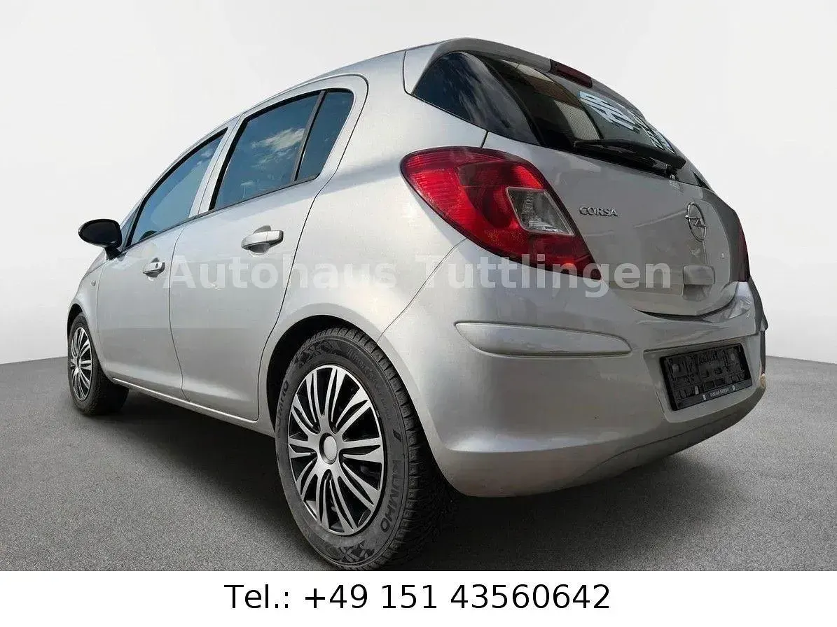 Usado Opel Corsa 90 HP (66 kW) 2009 Prateado Citadino