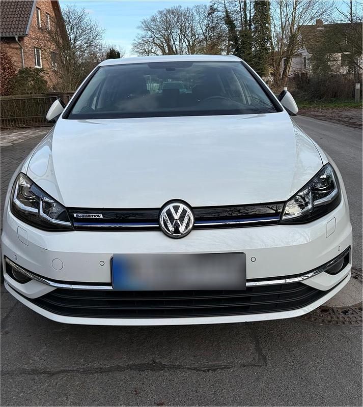 Gebraucht VW Golf VII 130 PS (95 kW) 2019 Weiß Kleinwagen