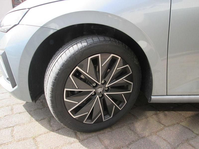 Neu Skoda Scala Dynamic 116 PS (85 kW) 2026 Silber Kleinwagen