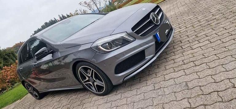 Grau Gebraucht 2013 Mercedes A200 AMG line Limousine | 9.500 € - Bild 1/4