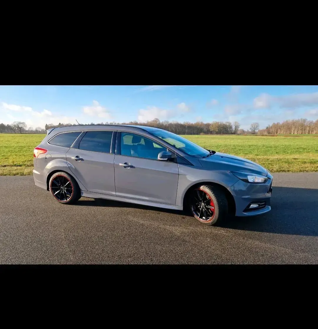 Gebraucht Ford Focus ST 185 PS (136 kW) 2017 Grau Kombi