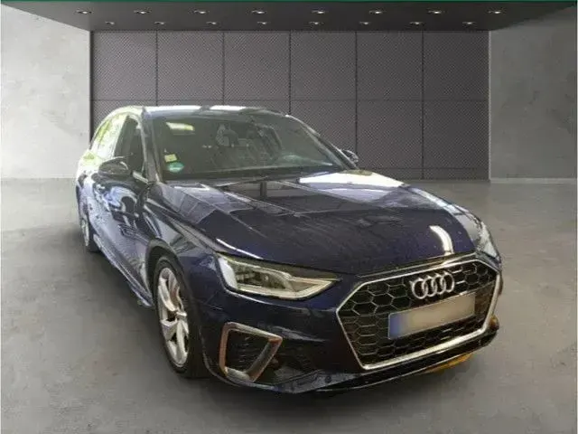 Gebraucht Audi A4 S-Line 204 PS (150 kW) 2024 Navarrablau metallic Kombi
