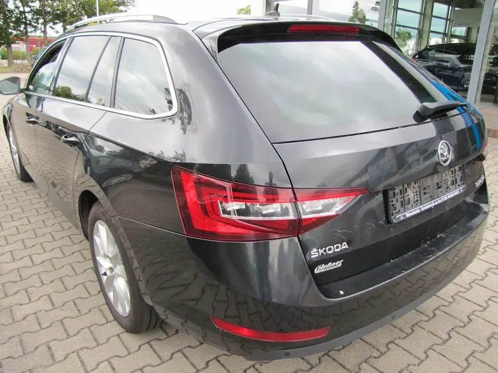 Gebraucht Skoda Superb Style 190 PS (139 kW) 2016 Schwarz Kombi